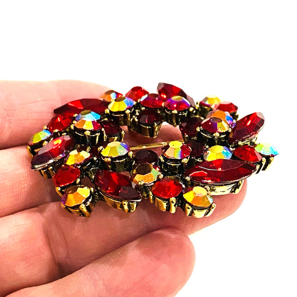 Vintage Look Wreath Brooch Pendant Red Glass Rhinestones Pin Stacked Dimensional - Picture 7 of 8